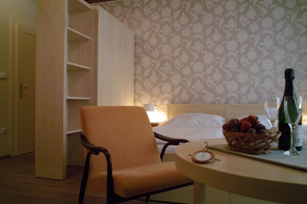 1 habitación, camas Select Comfort, minibar y decoración personalizada 