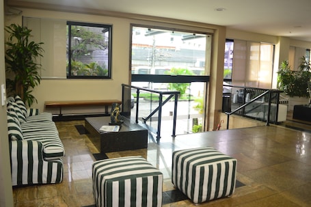 Entrada interior. Entremares Hotel