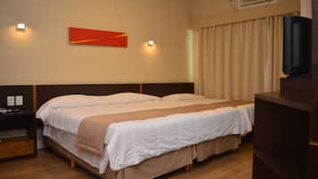 Tremannsrom – standard | Minibar, safe på rommet, wi-fi (inkludert) og sengetøy