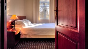 標準雙人房 | 舒適加層、書桌、筆電工作空間、遮光布/窗簾