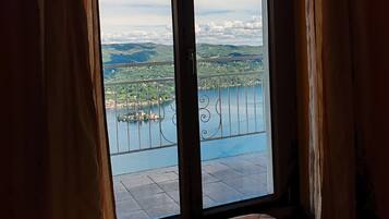 Chambre Supérieure Double ou avec lits jumeaux, vue lac | Rideaux occultants, Wi-Fi gratuit, draps fournis
