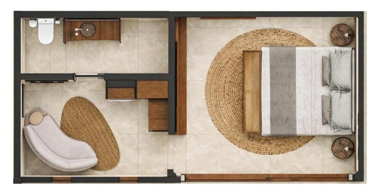 Um quarto com uma cama, mesa de cabeceira, uma cadeira e uma pequena mesa.