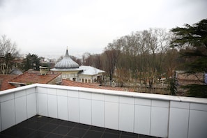 Junior suite, 1 slaapkamer, uitzicht op de stad | Uitzicht vanuit accommodatie