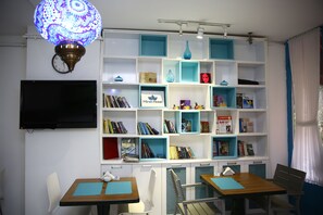 Lobby-lounge