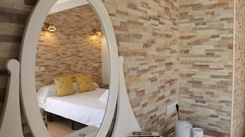 In-room safe, free WiFi, bed sheets