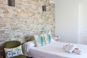 In-room safe, free WiFi, bed sheets - Hostal La Paloma I (Calpe)