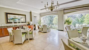 Café da manhã (ZAR 75.00 por pessoa)