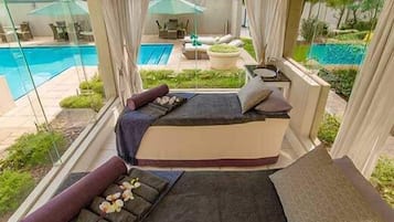 Salas de tratamiento para parejas, sauna y tina de hidromasaje