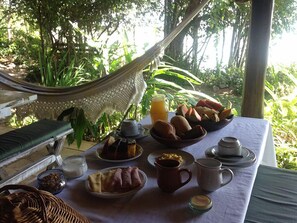 Daily cooked-to-order breakfast for a fee