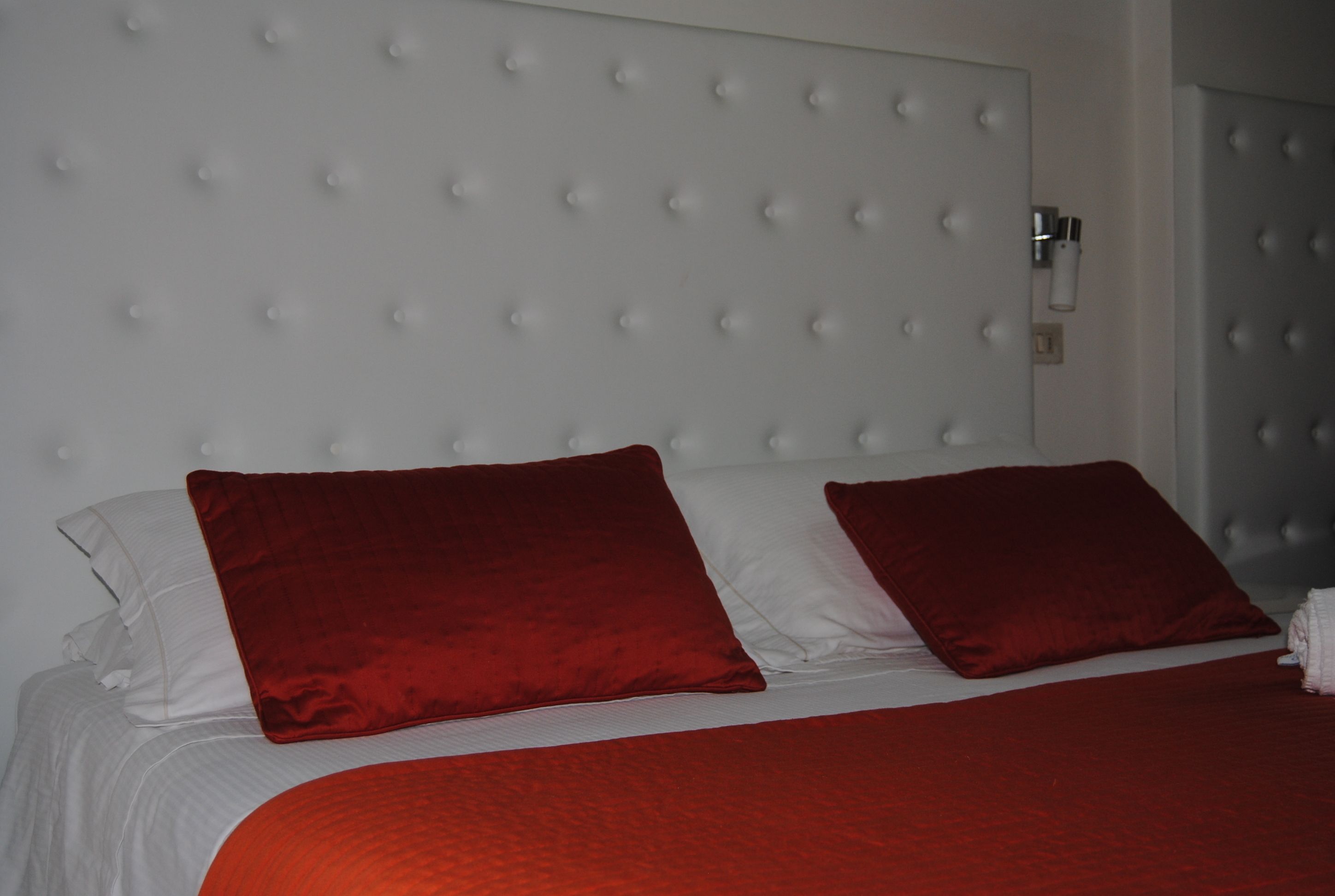 Zimmersafe, Schreibtisch, Babybetten, Zustellbetten