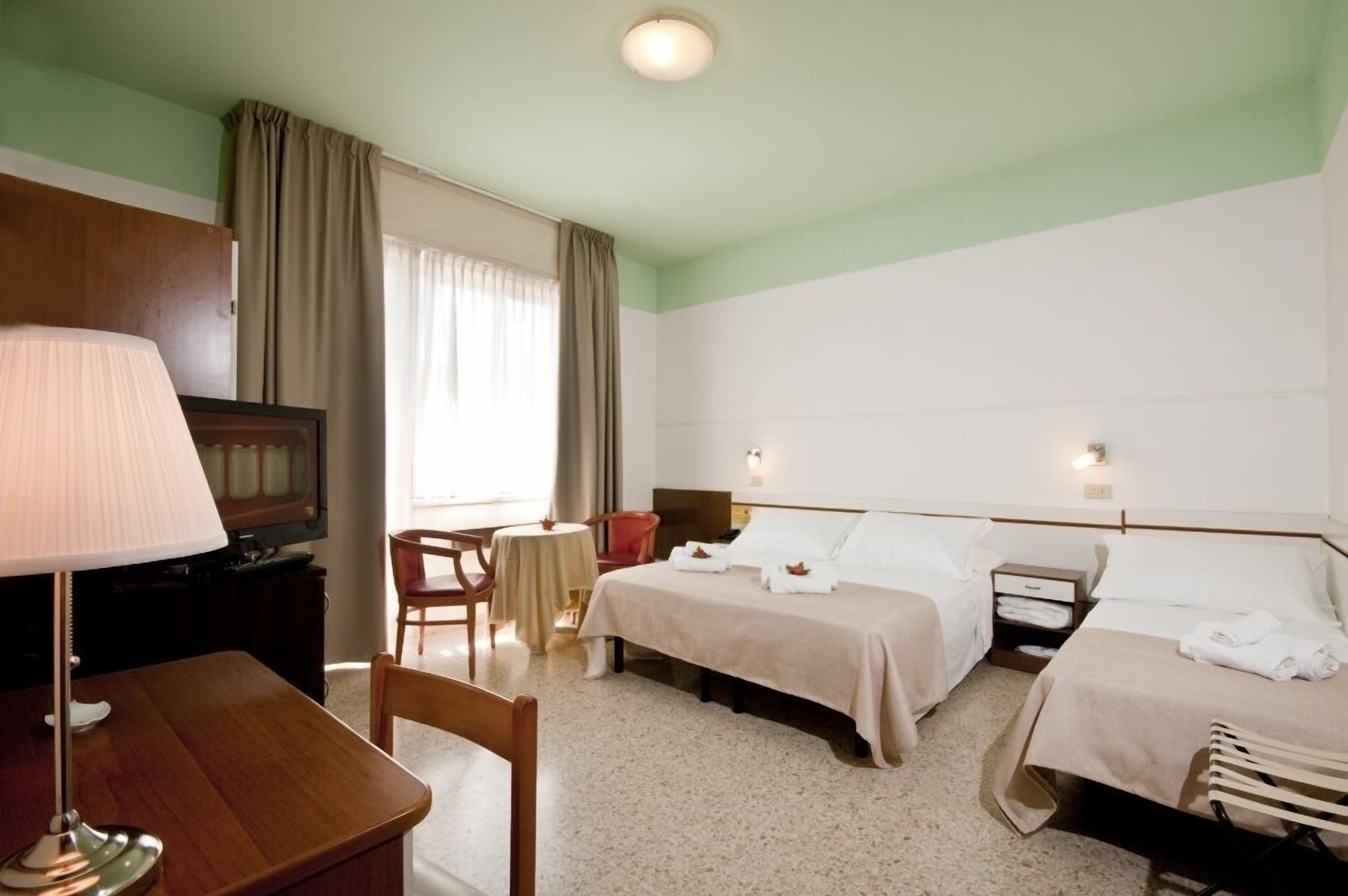 15-Zoll-Flachbildfernseher mit Satellitenempfang, Fernseher