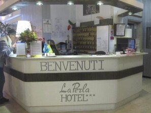 Reception - Hotel La Perla (Rimini)