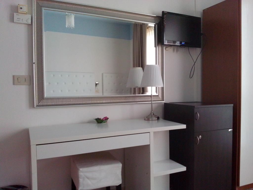 Chambre Triple | Coffres-forts dans les chambres, bureau, lits bébé (en supplément)