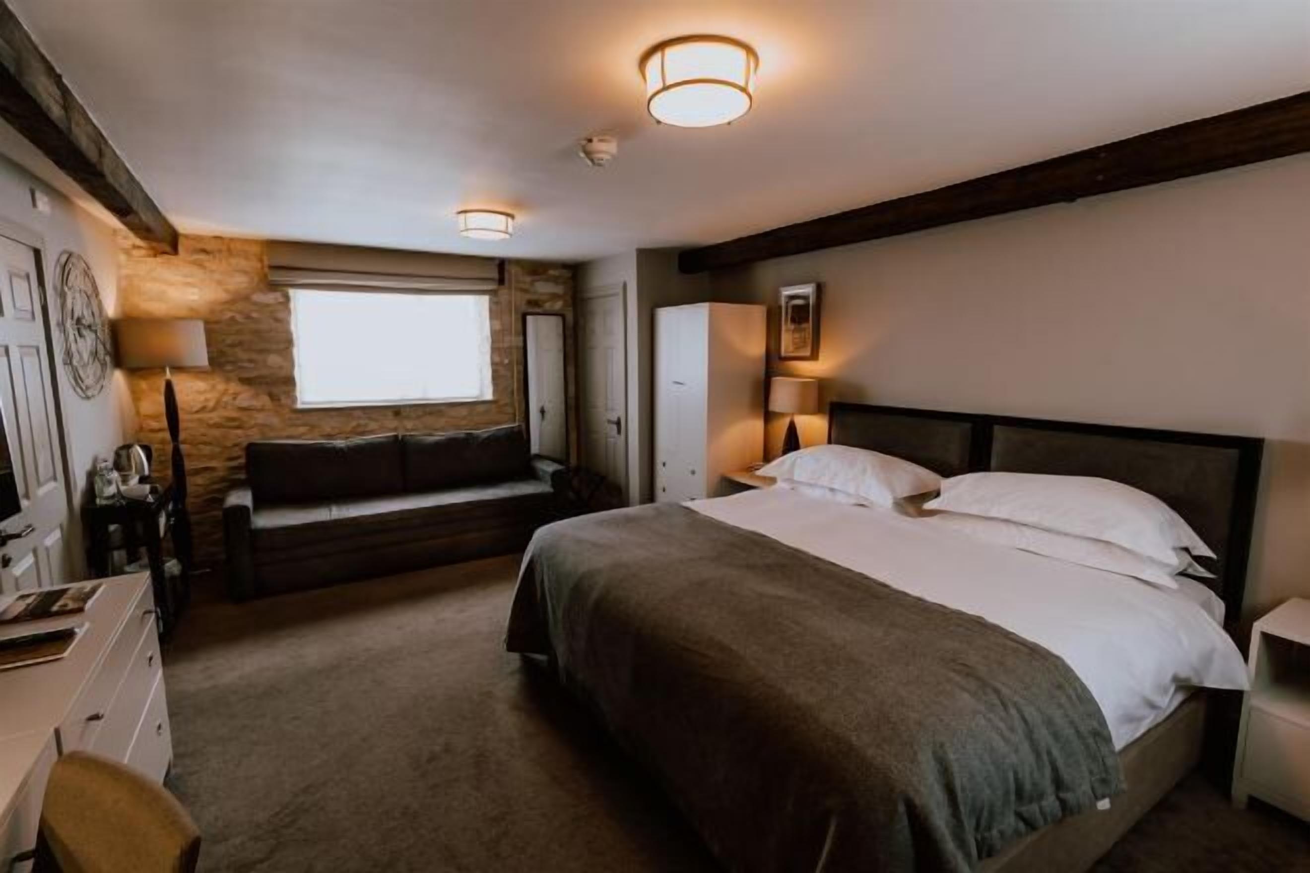 Premium bedding, individually decorated, individually furnished, desk