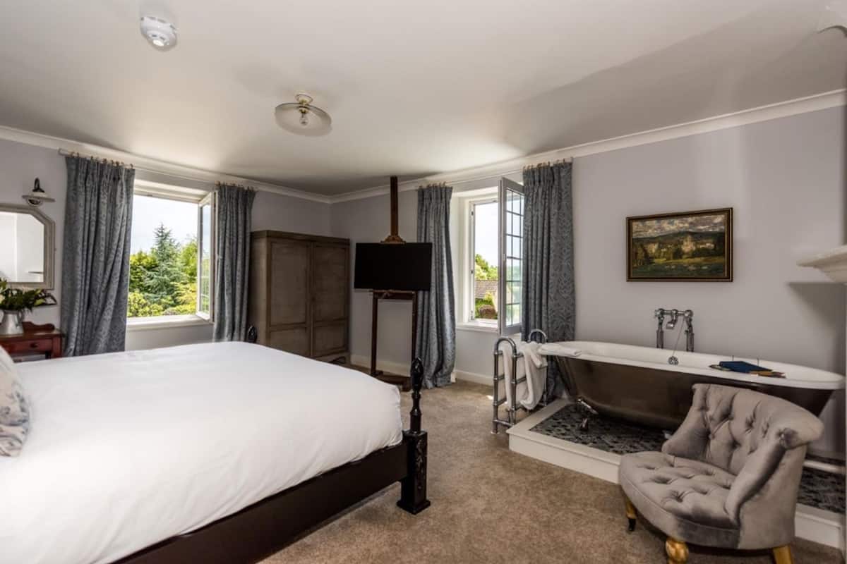 superior double room, 1 double bed | egyptian cotton sheets, hypo-allergenic bedding, individually decorated