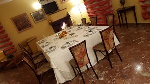 Lunch and dinner served, Italian cuisine