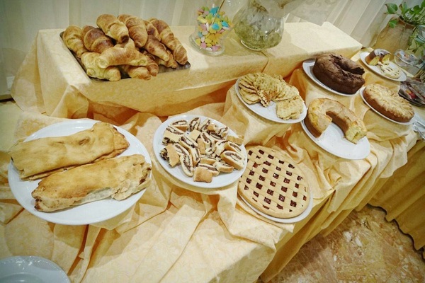 Free daily buffet breakfast