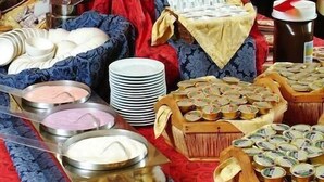 A buffet setup with various food items and containers. - Hotel Miletto (San Massimo)