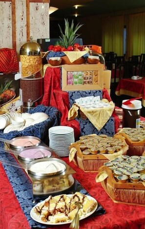 Ilmainen päivittäinen mannermainen aamiainen 