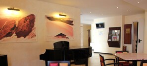 In-room safe, soundproofing, cots/infant beds, rollaway beds