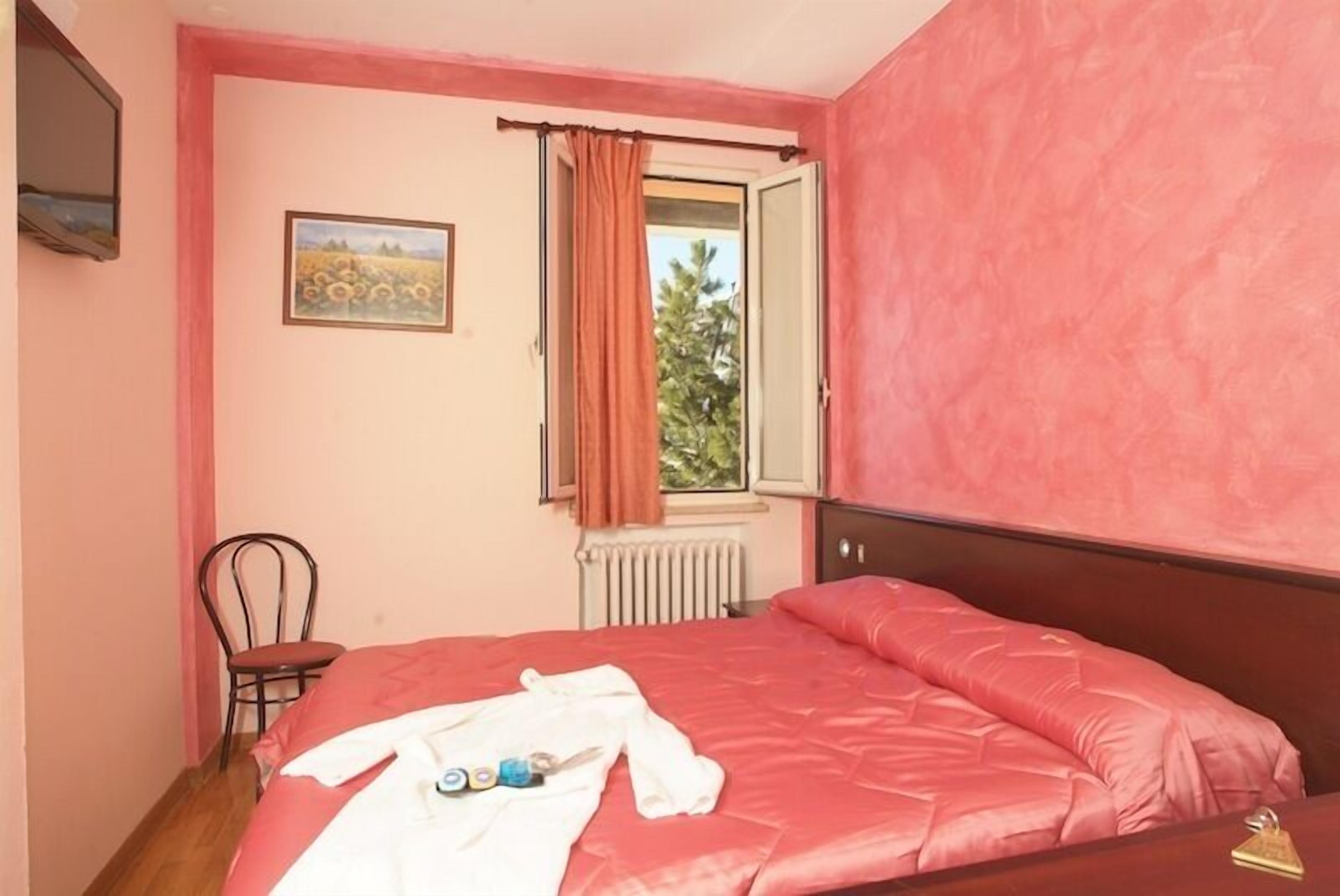 Doppel- oder Zweibettzimmer