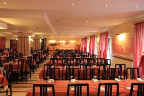 Breakfast, lunch and dinner served - Hotel Miletto (San Massimo)