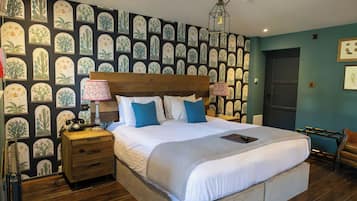 Comfort Double Room | Premium bedding, desk, iron/ironing board, free WiFi