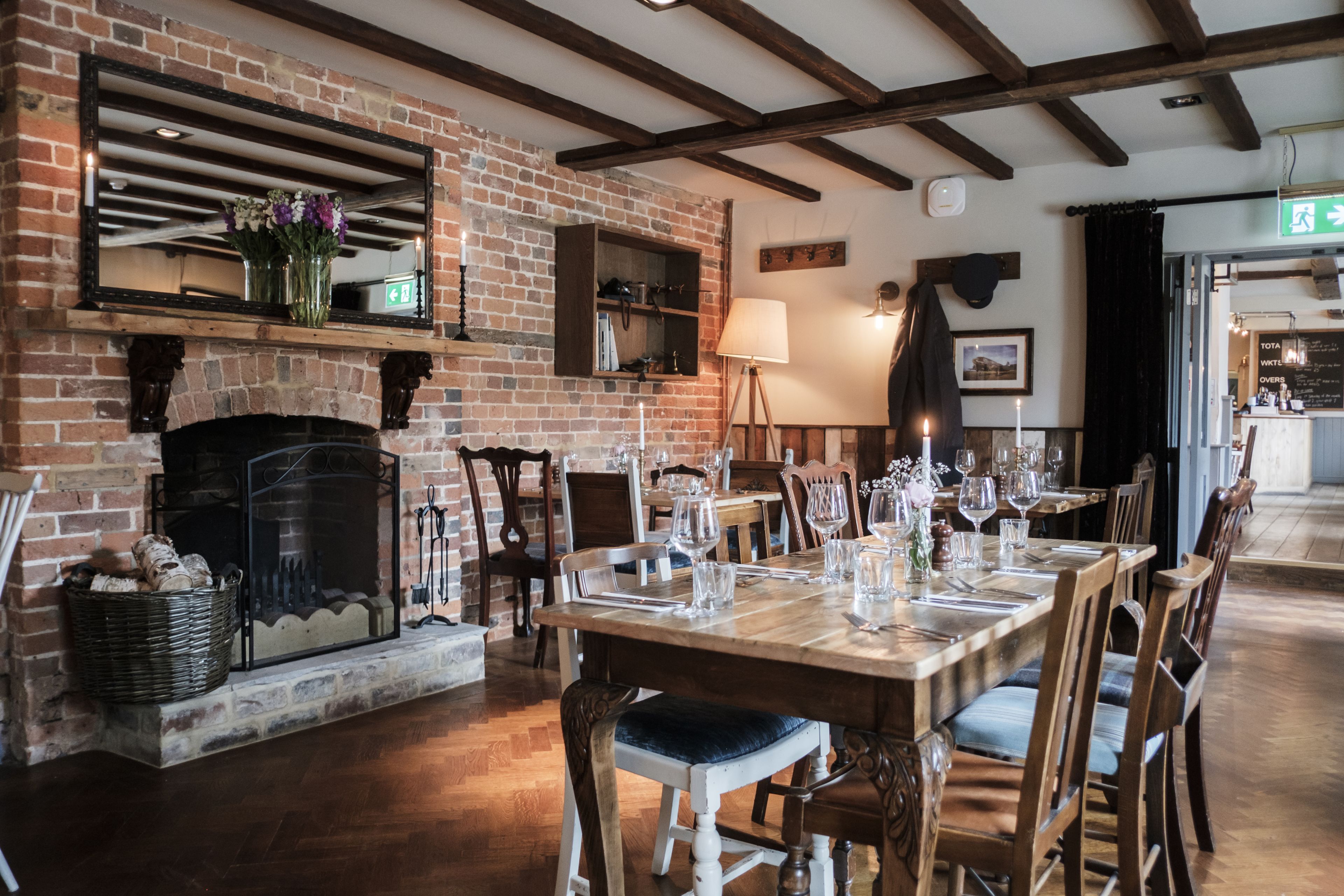 Breakfast, lunch and dinner served