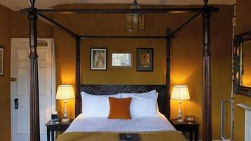 Premium bedding, desk, iron/ironing board, free WiFi