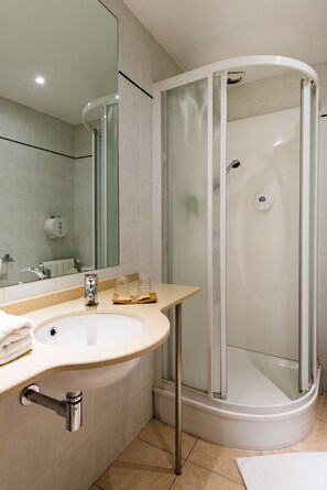 Bathroom sink - Hôtel Icare Toulouse Gare (Toulouse)