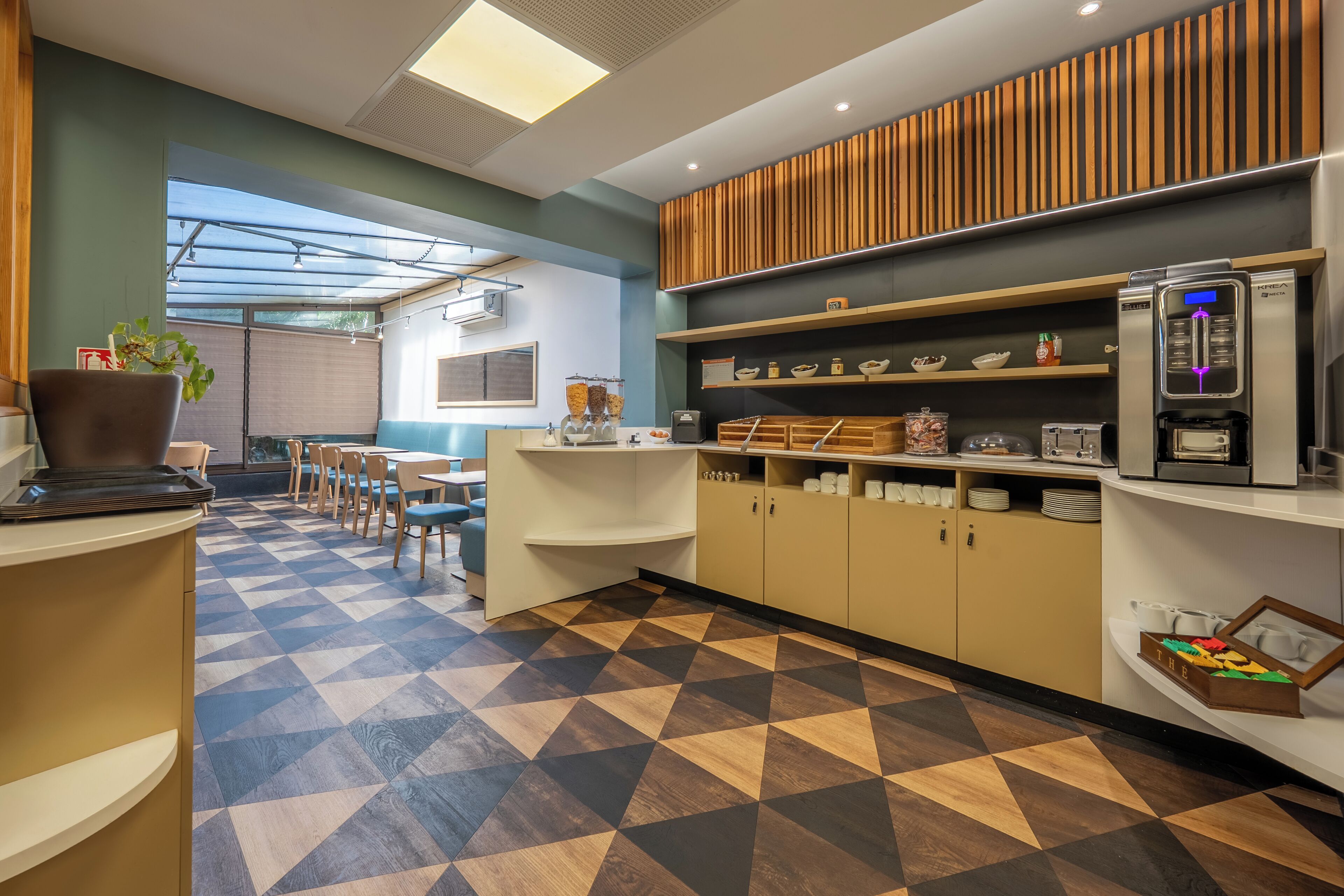 Petit déjeuner buffet servi tous les jours en supplément