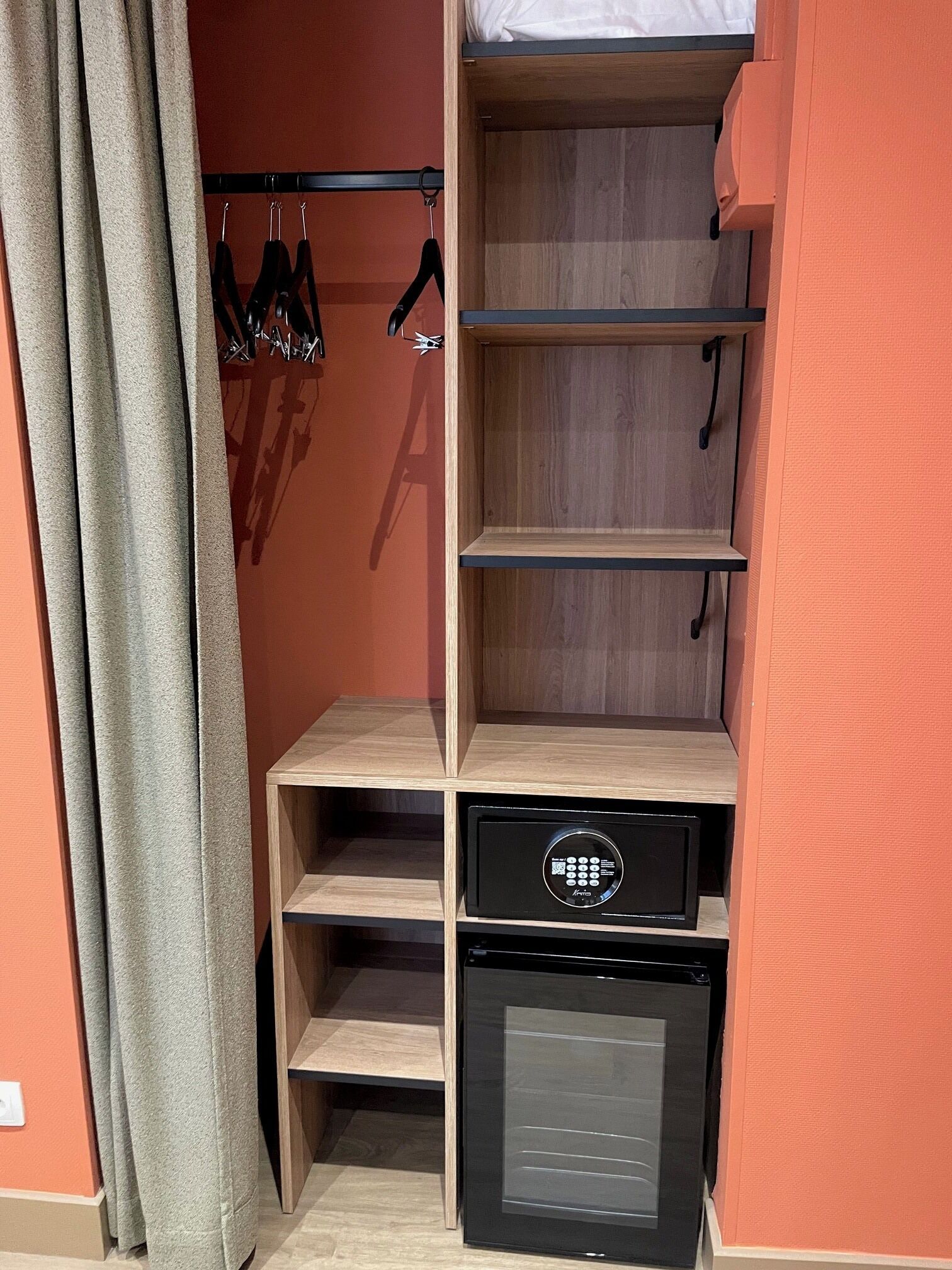 Superior tweepersoonskamer | Een bureau, geluiddichte muren, gratis wifi, beddengoed