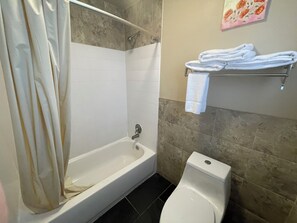 Bathroom - Motel Oasis (Moses Lake)