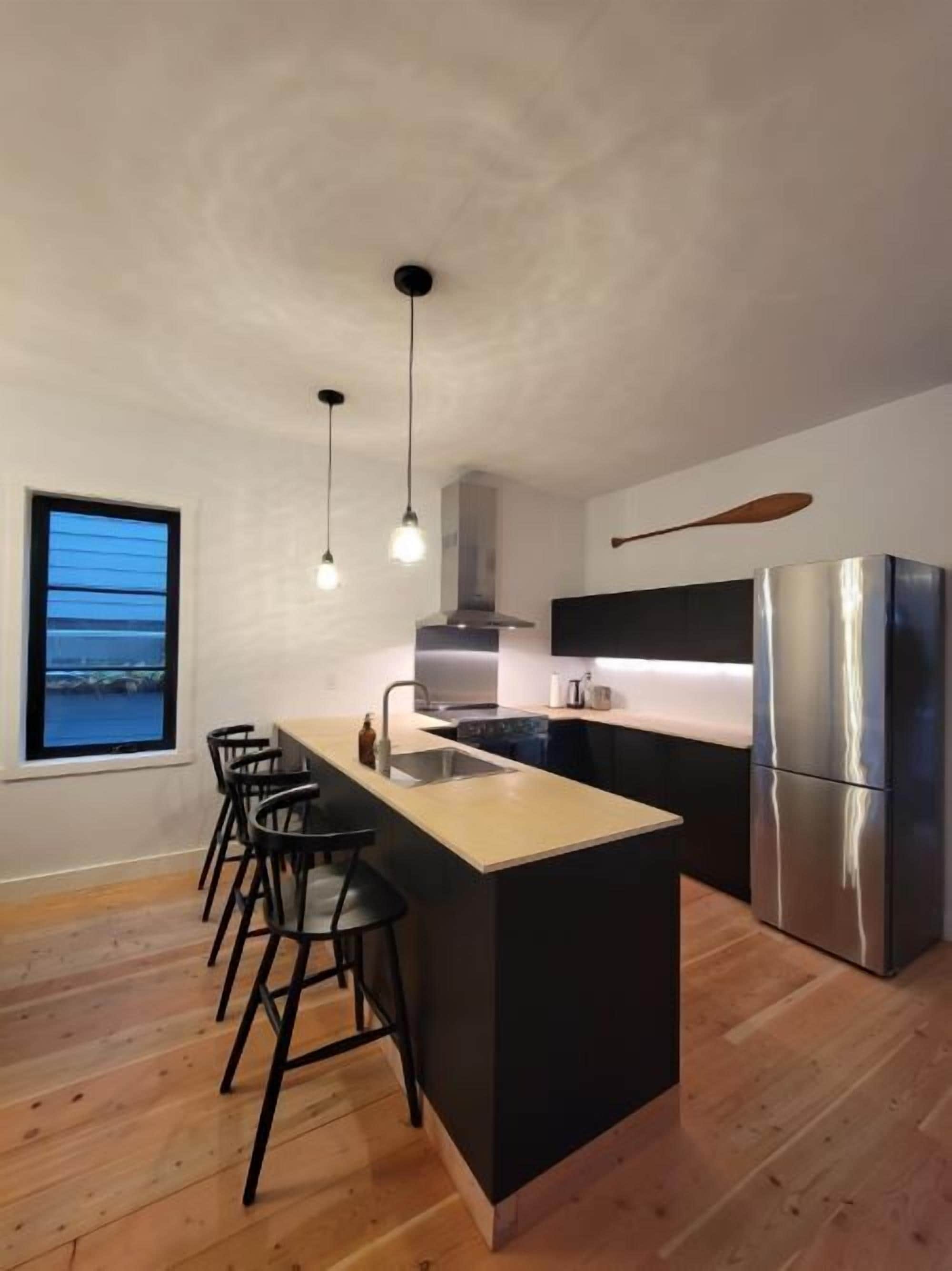 Luksus-feriehus | Privat køkken | Køleskab/fryser i fuld størrelse, mikrobølgeovn, kogeplade