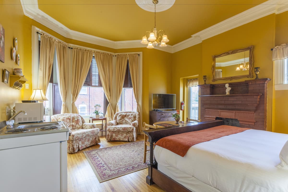 Superior Suite, 1 King Bed | 1 bedroom, individually decorated, individually furnished
