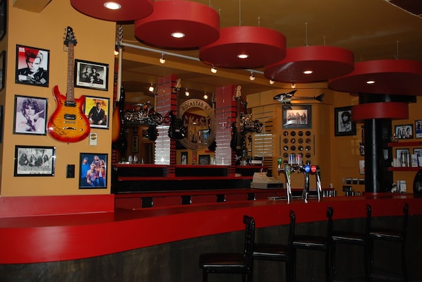 Bar (in der Unterkunft)