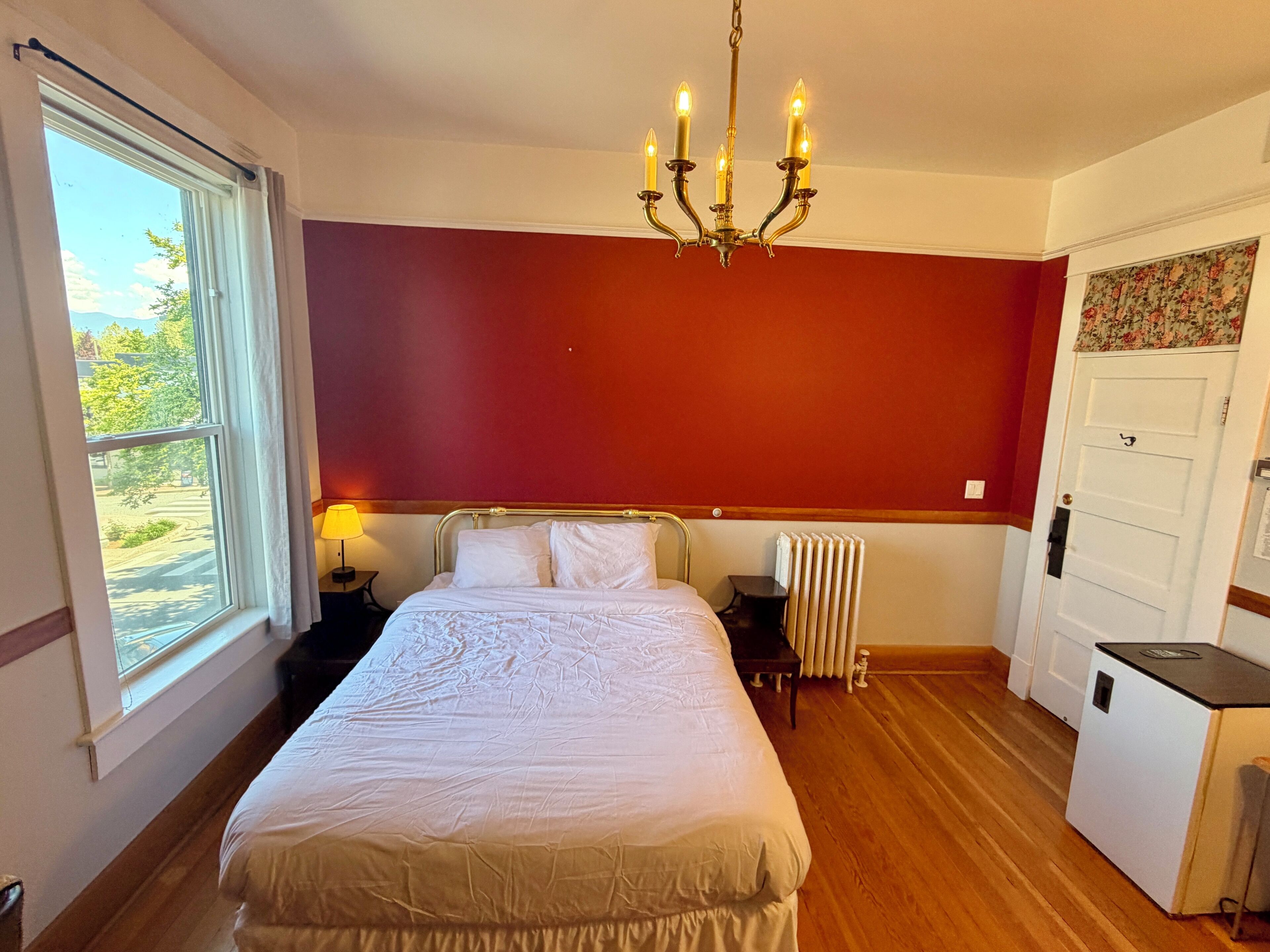Signature Room, 1 Queen Bed (Antique)