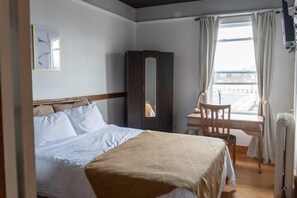 Chambre Confort | 2 chambres, bureau, fer et planche à repasser, accès au Wi-Fi (inclus)