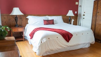 Romantic Suite, 1 King Bed (Antique) | Desk, iron/ironing board, free WiFi, bed sheets