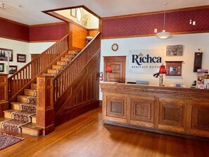 Front of property - Richca Heritage Hotel (Chilliwack)