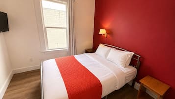 Chambre Confort | Bureau, fer et planche à repasser, accès au Wi-Fi (inclus)