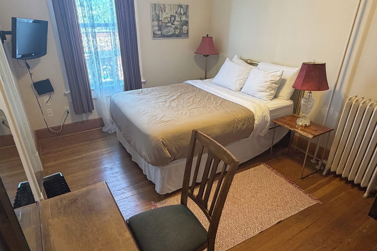 Svit Classic - 1 queensize-säng med bäddsoffa - utsikt mot bergen | Skrivbord, strykjärn/strykbräda, gratis wi-fi och sängkläder