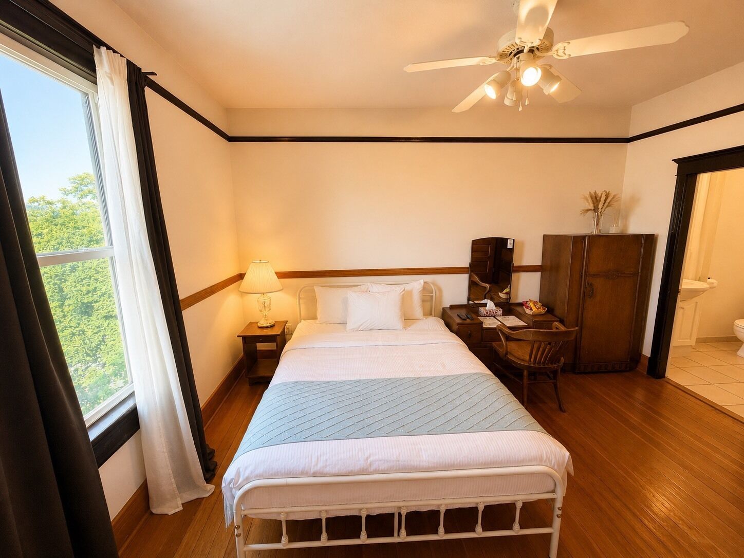 Signature Suite, 1 Queen Bed with Sofa bed (Antique) | Desk, iron/ironing board (on request), free WiFi, bed sheets