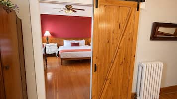 Romantic Suite, 1 King Bed (Antique) | Desk, iron/ironing board (on request), WiFi (free), bed sheets