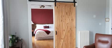 Romantic Suite, 1 King Bed (Antique) | Desk, iron/ironing board, free WiFi, bed sheets