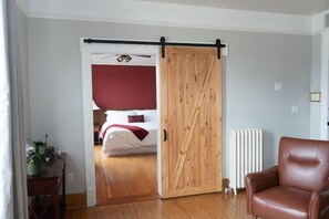 Suite royale | 2 chambres, bureau, fer et planche à repasser, accès au Wi-Fi (inclus)