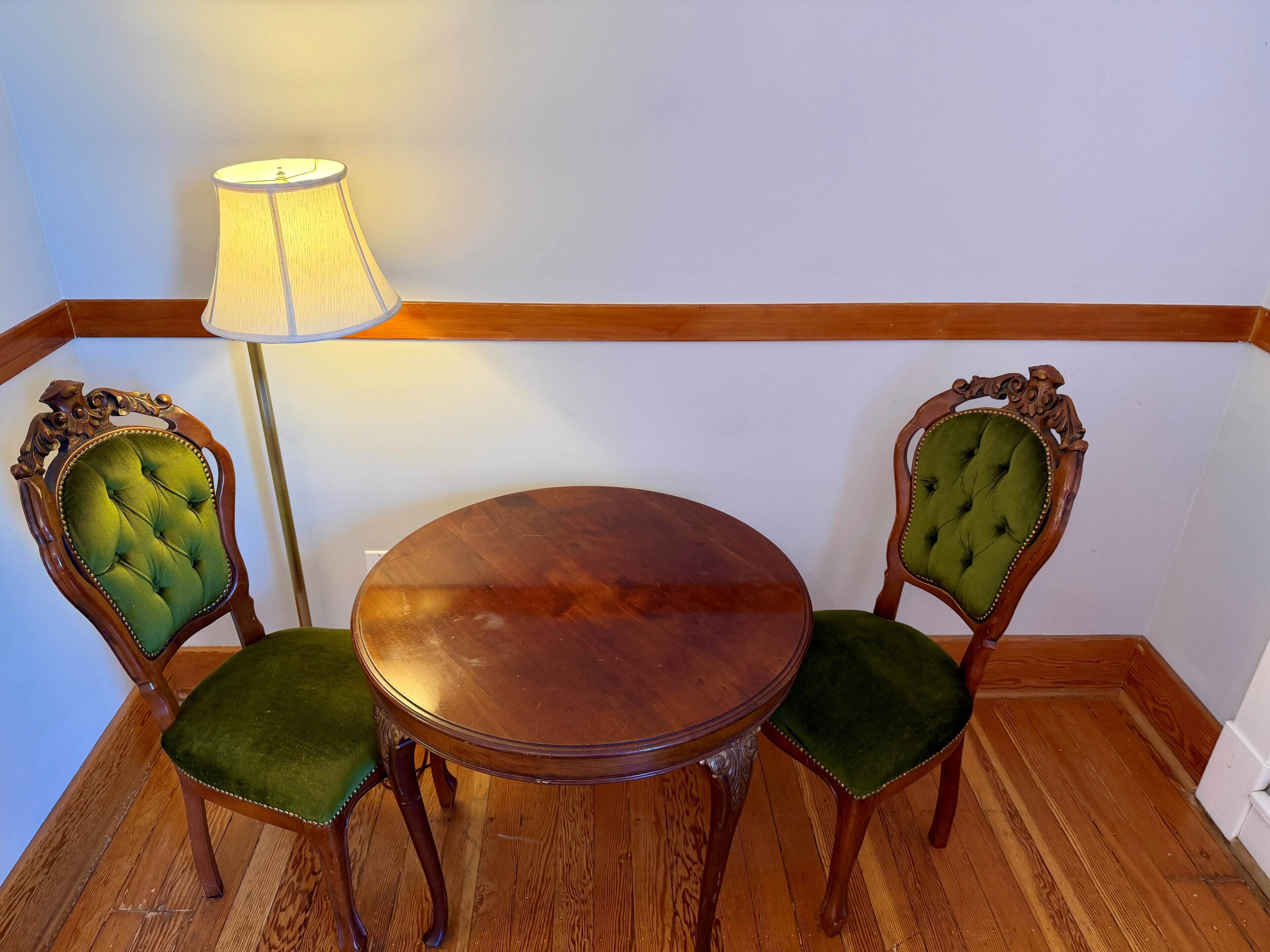Signature Room, 1 Queen Bed (Antique) | Desk, iron/ironing board (on request), free WiFi, bed sheets