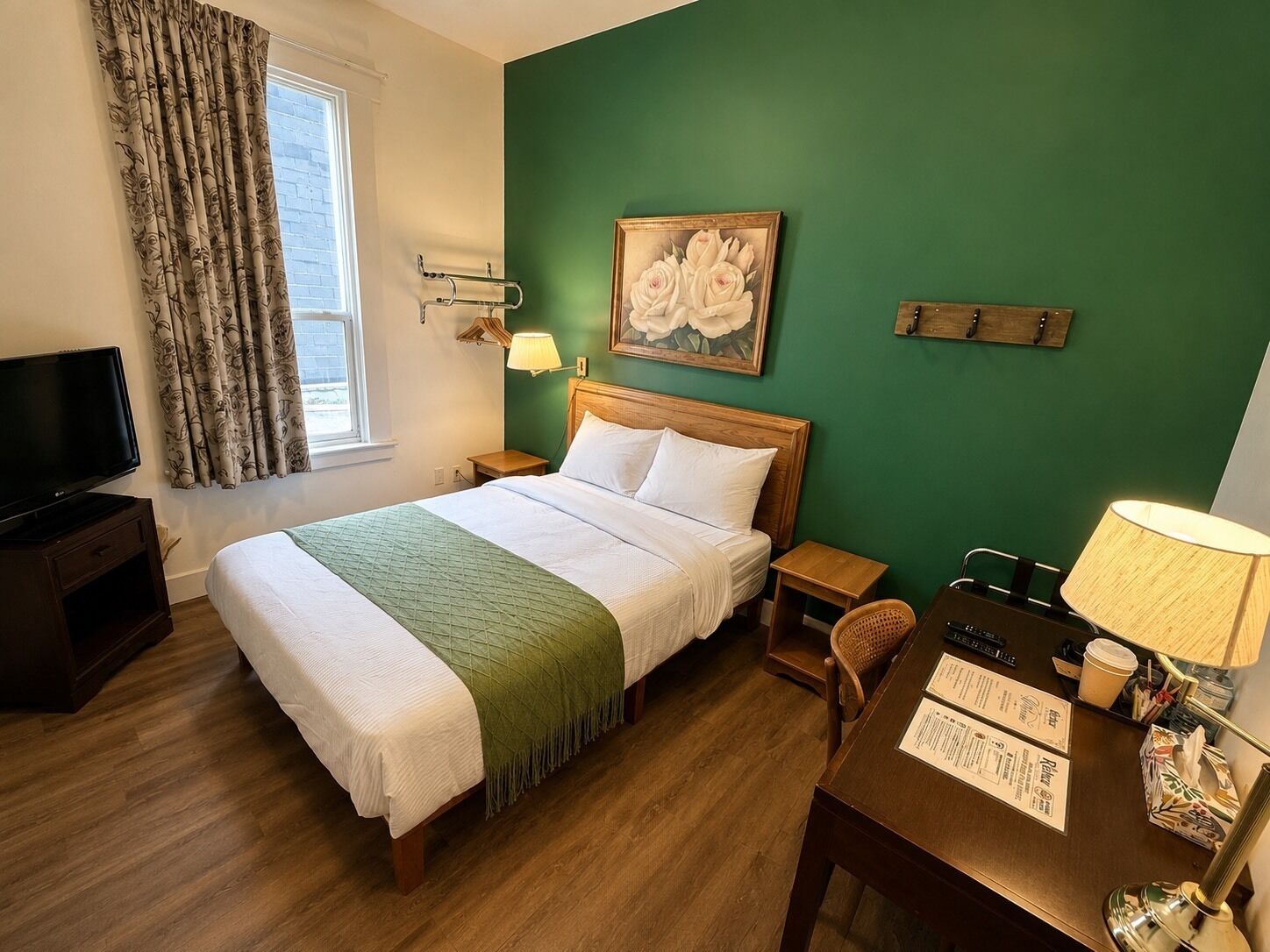 Chambre Confort | Bureau, fer et planche à repasser, Wi-Fi gratuit, draps fournis
