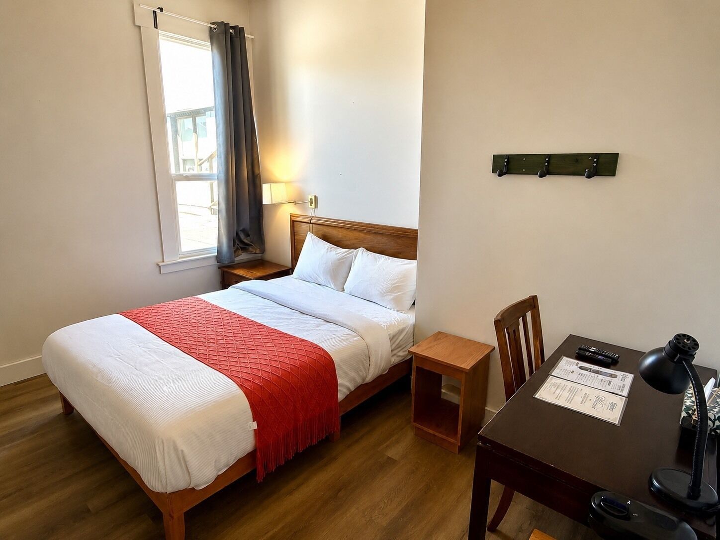 Comfort Room, 1 Queen Bed | Desk, iron/ironing board (on request), free WiFi, bed sheets