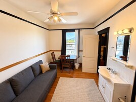 Signature Suite, 1 Queen Bed with Sofa bed (Antique) | Living area